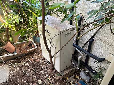 交換前のガス給湯器