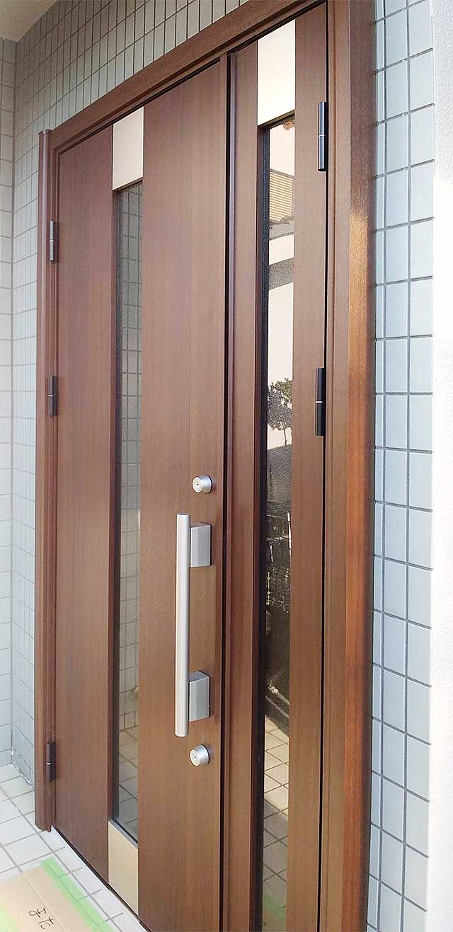 玄関ドアの取り付け