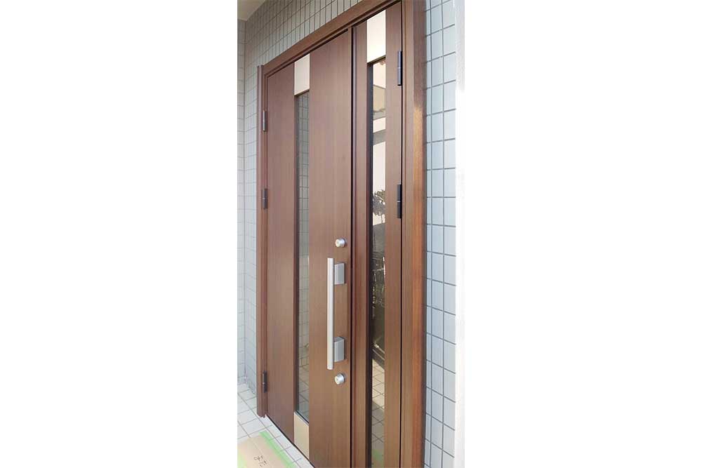 施工後の玄関ドア