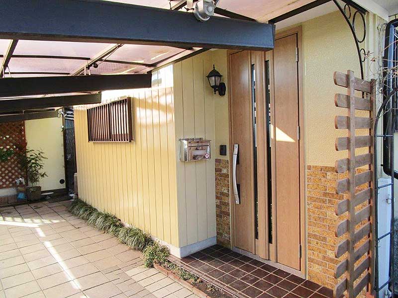 塗装後の玄関部分