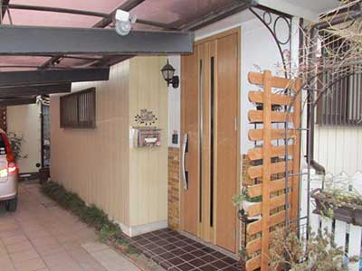 塗装前の玄関部分