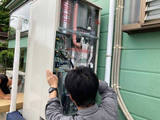 既存エコキュートの取り外し