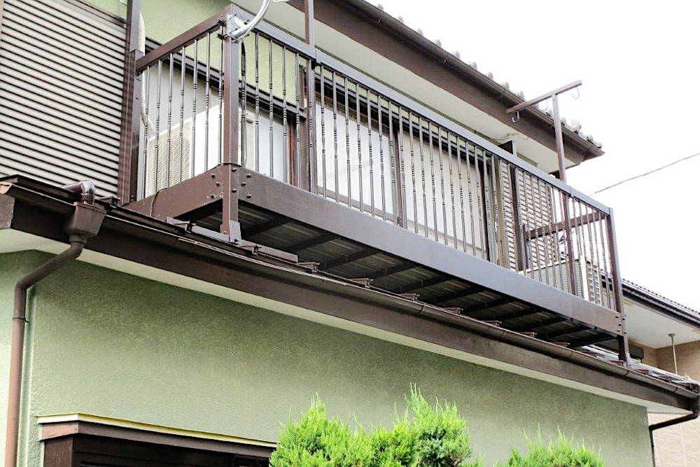 塗装後のベランダ柵・下屋根