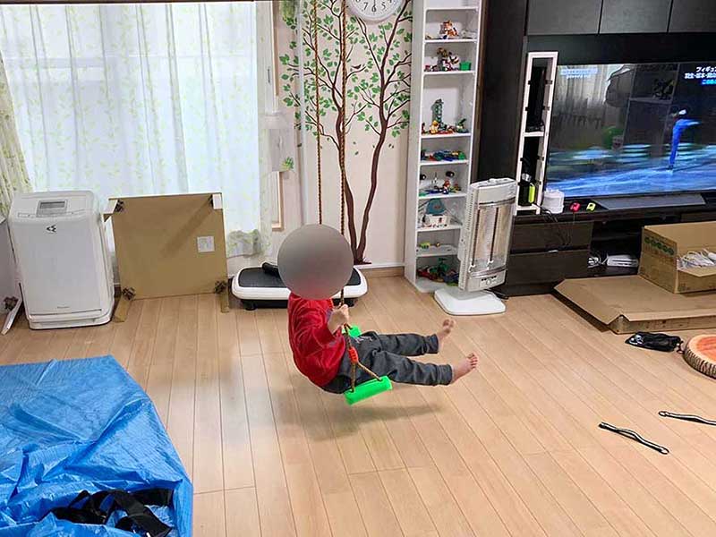 設置後の室内ブランコ