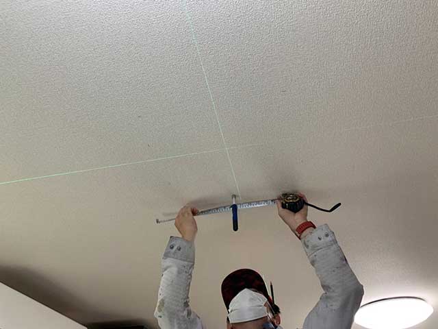 天井の開口位置の測定