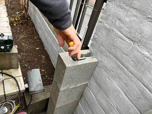 ブロック積んでアンカー差し込み