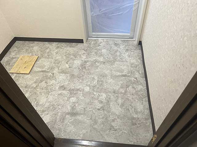 洗面室床張り込み