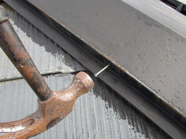 棟板金の釘打ち直し