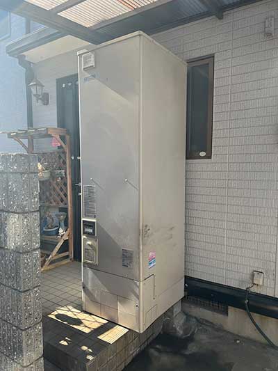交換前のエコキュート