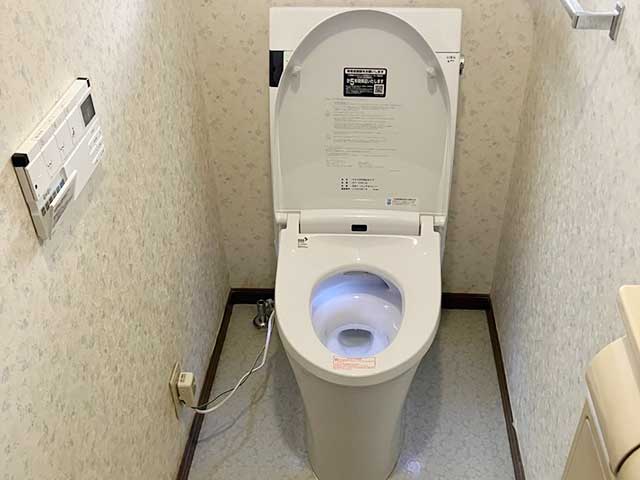 新しいトイレの取り付け