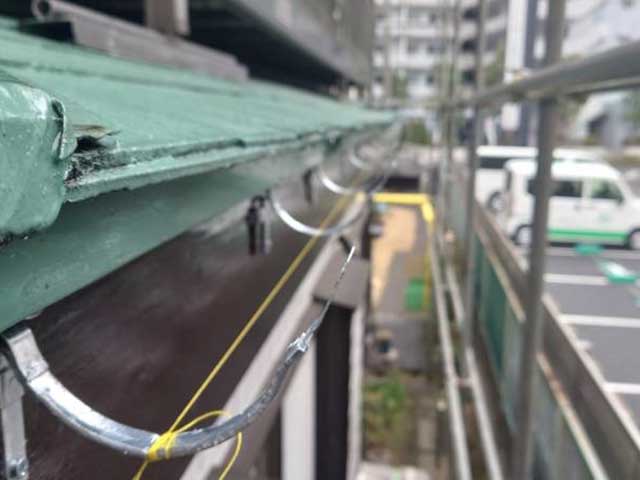 雨樋金具の取り付け
