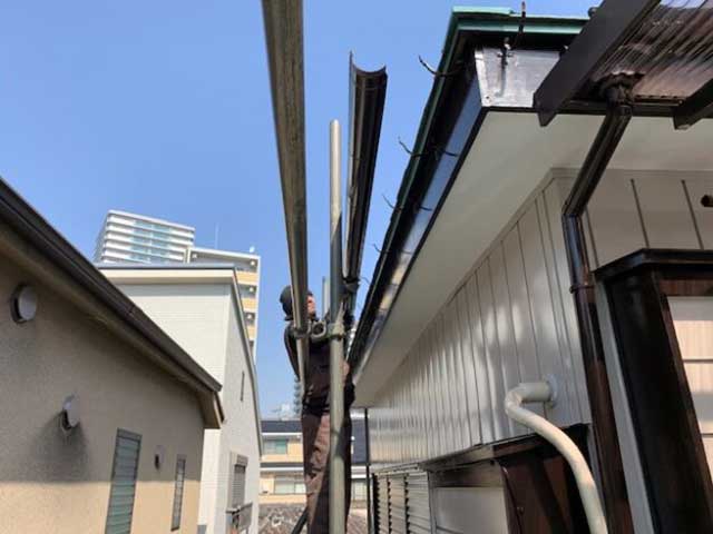 雨樋の取り付け