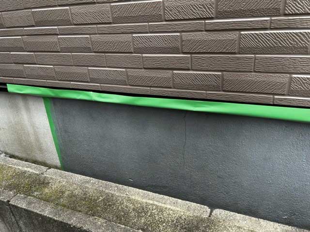 基礎にタックダイン下処理剤を塗布