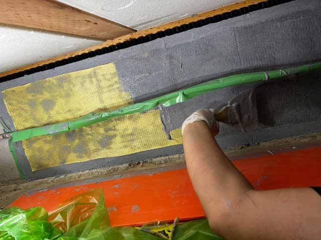 床下基礎にアラミド繊維の上からタックダイン補強剤を塗布