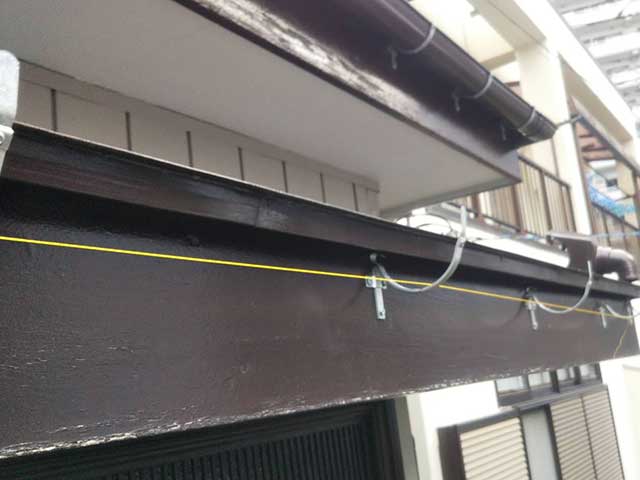 雨樋金具の取り付け