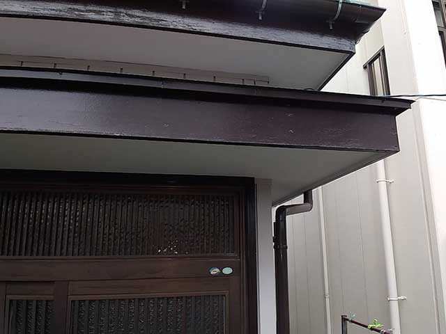 既存の玄関霧除け