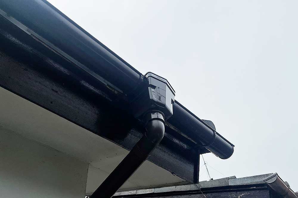 交換後の雨樋集水器