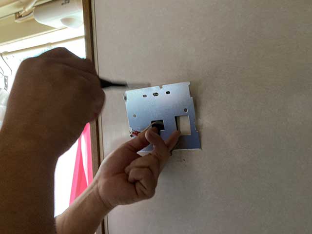 リモコン取付板