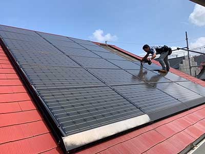 交換前の太陽光パネル