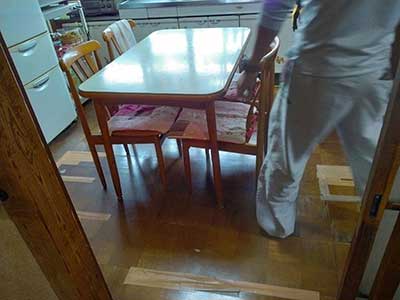 施工前のリビング床