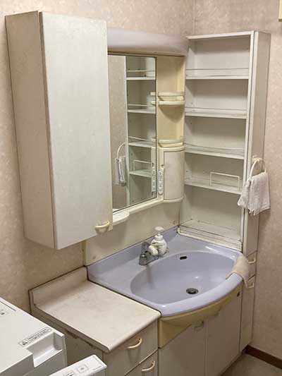交換前の1F洗面台