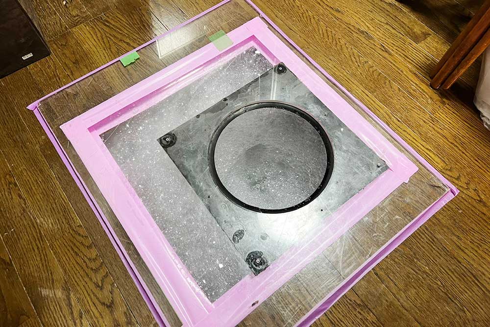 施工中の床下発泡消毒