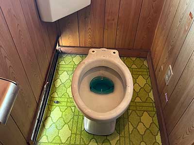 交換前のトイレ
