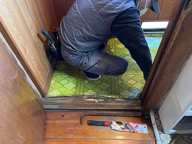 既存のトイレ床CF剥がし