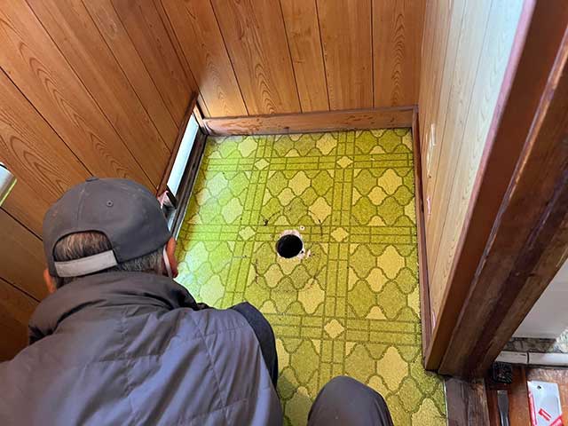既存のトイレ取り外し