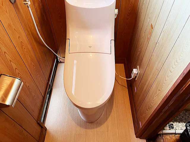 新しいトイレの取り付け