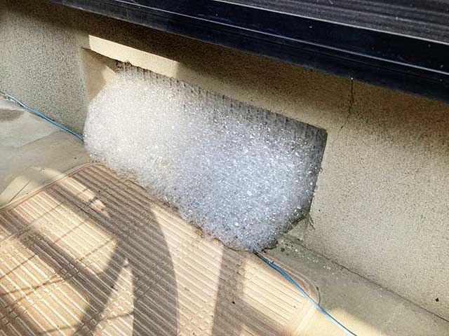 風窓から出てきた泡状の消毒