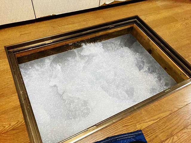 発泡消毒の機械を取り外した床下点検口