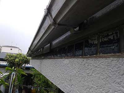 交換前の雨樋