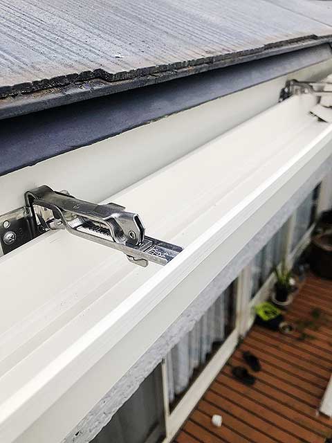 新しい雨樋の取り付け