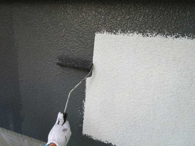 外壁の中塗り