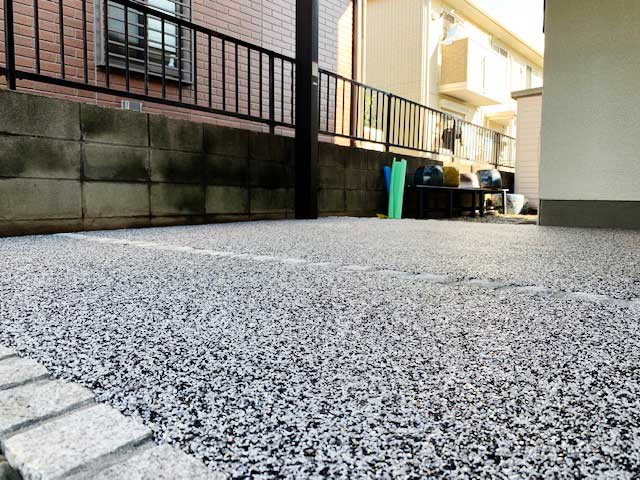 舗装材の施工