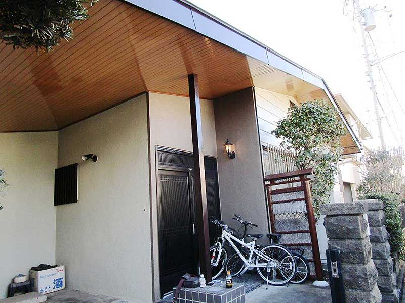塗装後の玄関外壁