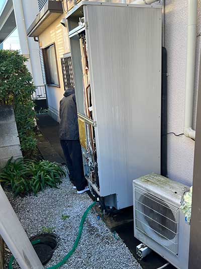 交換前のエコキュート