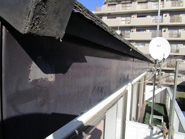既存の雨樋・雨樋金具の取り外し