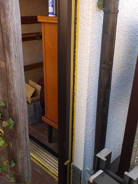 外額縁のコーキング