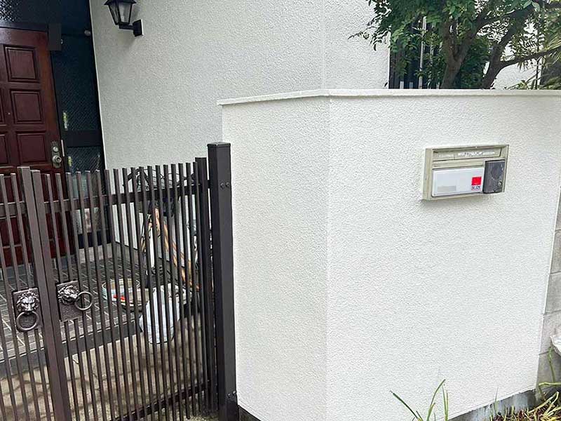 塗装後の玄関塀