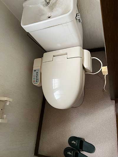 交換前のトイレ