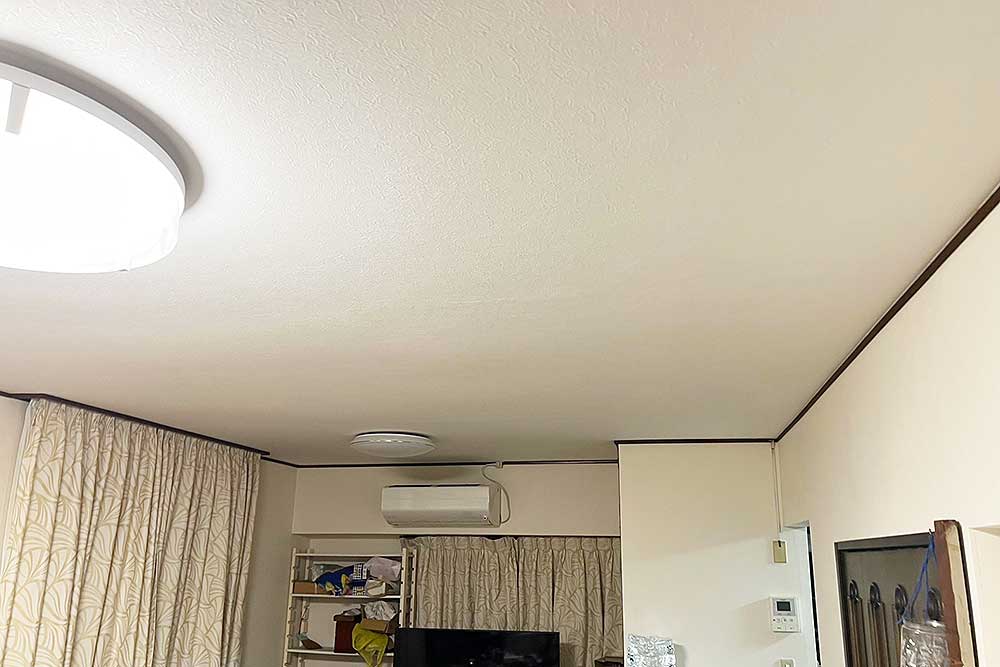 施工後のリビング壁紙
