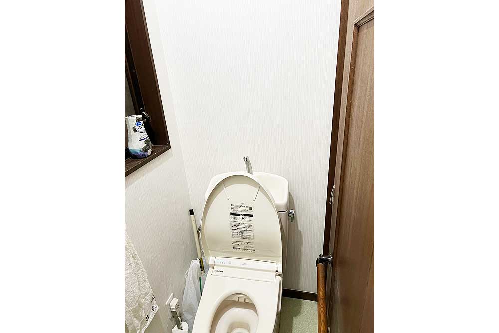 施工後のトイレ壁紙