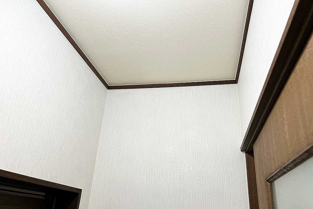 施工後のトイレ壁紙