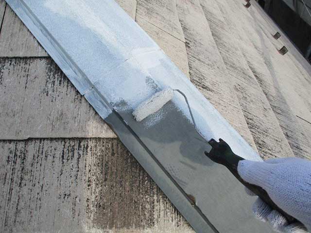 棟板金の錆止め塗装
