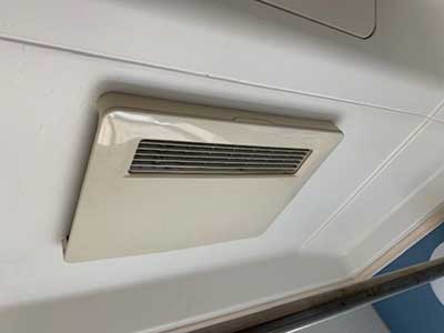 施工前の浴室暖房換気乾燥機