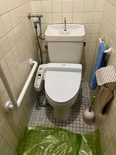 交換前のトイレ