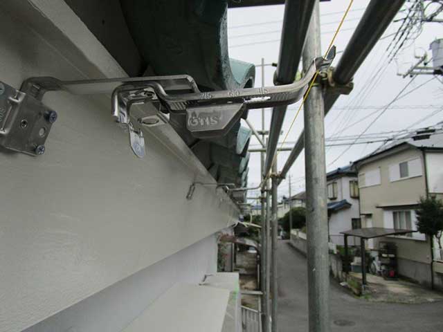 雨樋金具の取り付け
