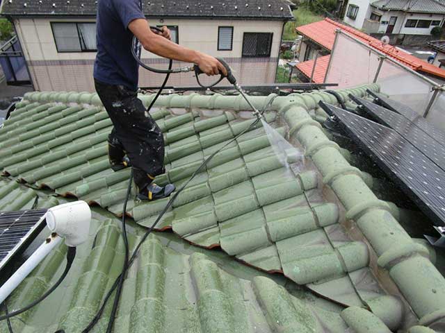 屋根の高圧洗浄